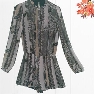 Mono B romper/jumpsuit shorts size S black/cream long sleeves button down